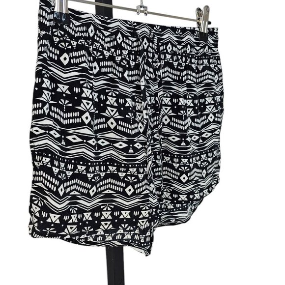 Garage Womens Tie Waist Aztec Short, Black, White, Lightweight, Size XS - Picture 3 of 5